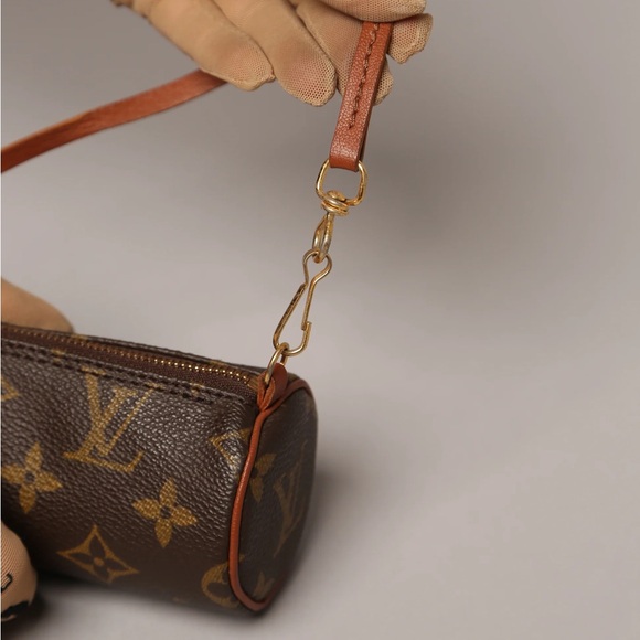 LV PAPILLON BAG! IN AMAZING CONDITION! Comes with a twilly as a gift! - Picture 2 of 8